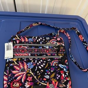 BEAND: VERÁ BRADLEY TRIPLE ZIP HISTÉRICA